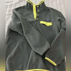 Women’s Synchilla Patagonia pull over large grey and green